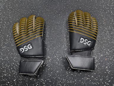 Used Dsg Soccer Goalie Gloves Black And Gold 8 11849-s000040766