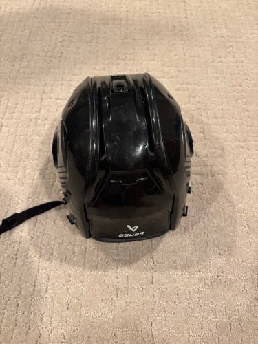 Large Bauer Re-Akt 85 Helmet (Used)(problem with right j clip.