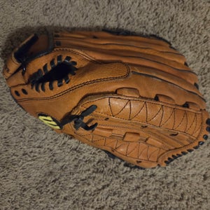 Wilson RH Softball XXL A2478 Softball Glove 13.5" Game Ready