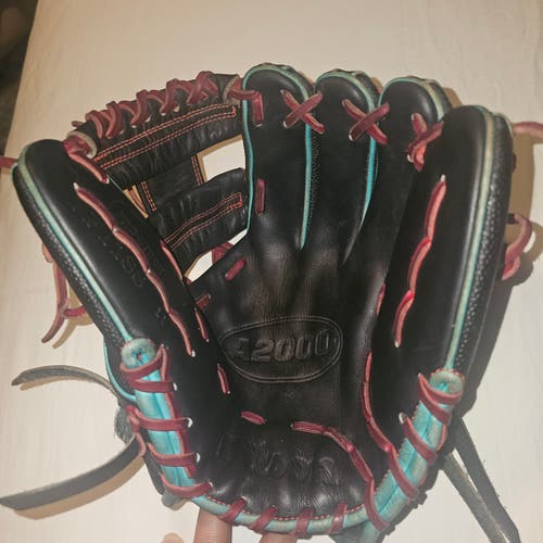 Wilson RH Infield A2000 PF11 Baseball Glove 11" (Used)