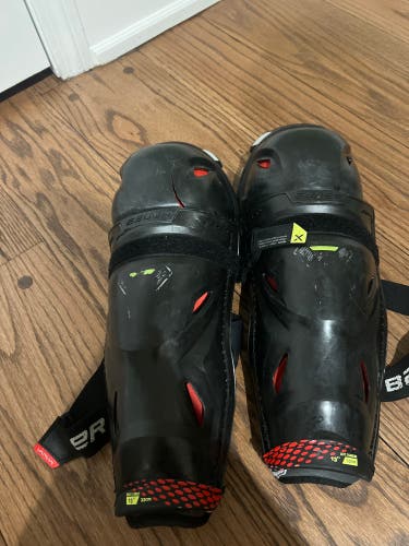 Senior Bauer Vapor Hyperlite 13" Shin Pads (Used)