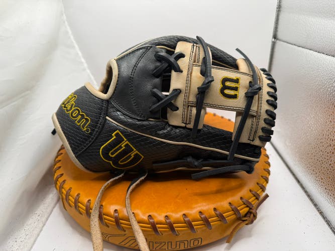 Wilson A2000 RH Infield Baseball Glove 11.75" Key Bryan Hayes KBH13 GM (USED)