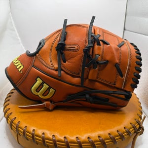 Wilson RH Pitcher's A2000 B2 Baseball Glove 12" (Used)