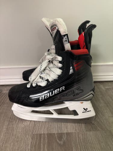 Bauer Vapor X5 Pro Hockey Skates Junior 3.5 EE (Extra Wide) – Excellent Condition