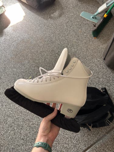 Riedell Figure Skates D Adult 9 (Used)