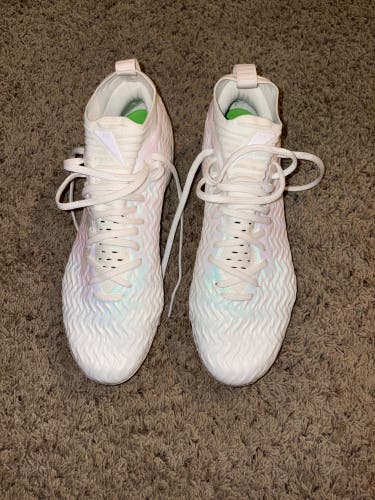 White Men's Size M 11.5 (W 12.5) Adult Under Armour Blur Mid Top (Used)