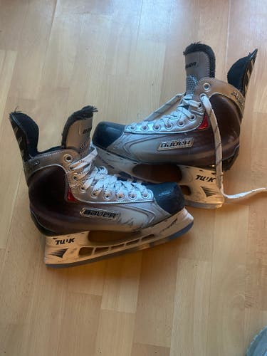 Bauer Vapor Hockey Skates Size 5 (Used)