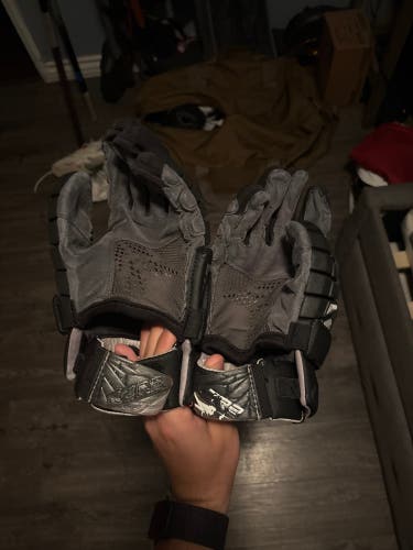 STX Surgeon RZR2 Lacrosse Gloves (Used)