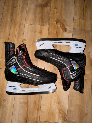 Black 2023 True HZRDUS 9x Hockey Skates Regular Width 9 (Used)