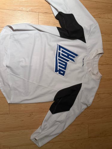 White Size 56 Adult Unisex CCM Jersey (New)