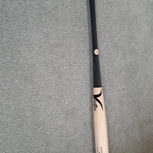 Victus V-Cut Bat (-3) 30 oz 33.5" (New)