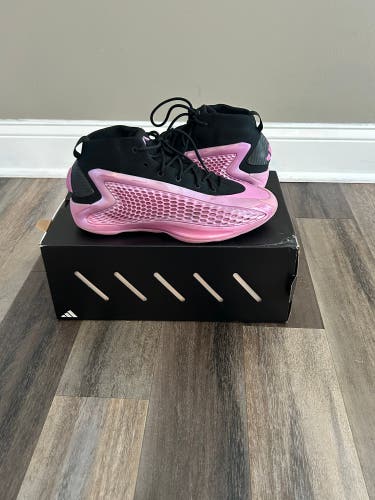Men's Size M 9.5 (W 10.5) Adidas Shoes (Used)
