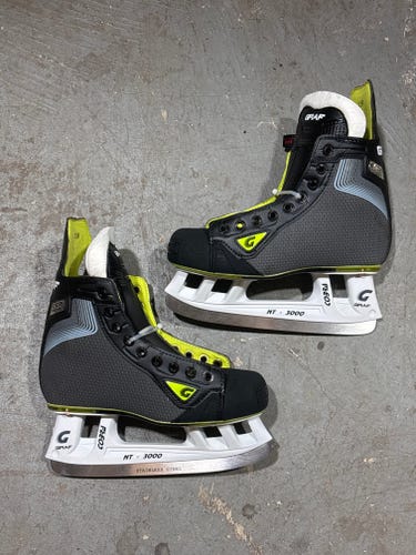Junior Graf 5035 Premier Hockey Skates Regular Width Size 3.5 (New)