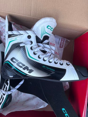 2025 CCM JetSpeed FT870R Roller Hockey Skates Regular Width 9.5 (Used)
