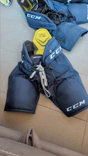Junior Medium CCM Tacks 9040 Hockey Pants (Used)