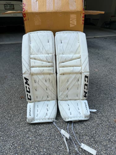 28" CCM Extreme Flex E5.5 Goalie Leg Pads (Used)