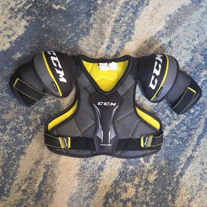 Men's Medium Junior CCM Shoulder Pads Pro Stock (Used)