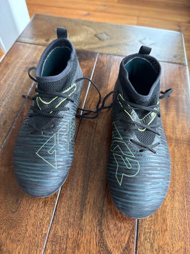 Black Kids 1.5Y (Big Kids / Youth) Puma Future Cleats (Used)