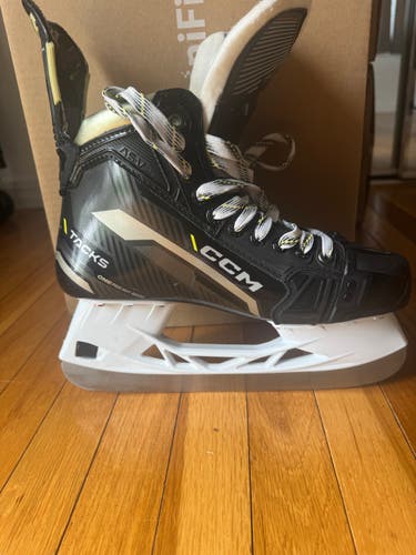 Black 2024 CCM AS-V Pro Hockey Skates Regular Width Pro Stock 8 (New)