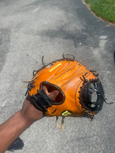Wilson A2000 RH Catcher's Baseball Glove 32.5" (New)