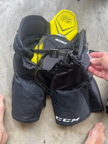 Men's Junior Small CCM Hockey Pants (Used)
