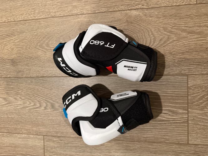 Senior Medium CCM JetSpeed FT680 Elbow Pads (New)