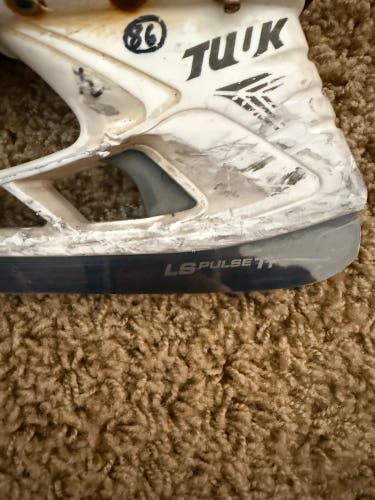Black 2021 Bauer Vapor Hyperlite Hockey Skates 8 (Used)