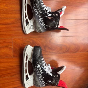 Black/Gray Bauer Vapor X3.7 Hockey Skates Extra Wide Width 9 (Used)
