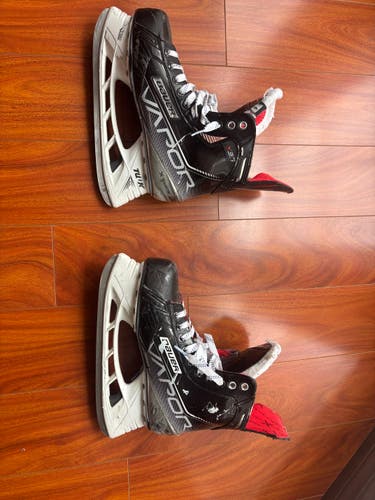Black/Gray Bauer Vapor X3.7 Hockey Skates Extra Wide Width 9 (Used)