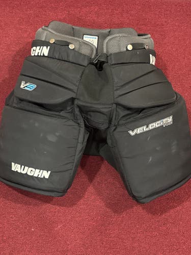 Vaughn V9 medium Goalie Pants Item#TDVM