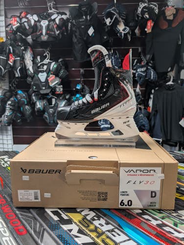 2025 Bauer Vapor Fly30 Hockey Skates Regular Width 6 (New)