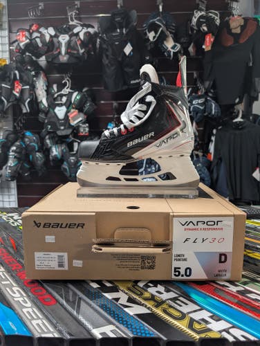 2025 Bauer Vapor Fly30 Hockey Skates Regular Width Size 5 (New)