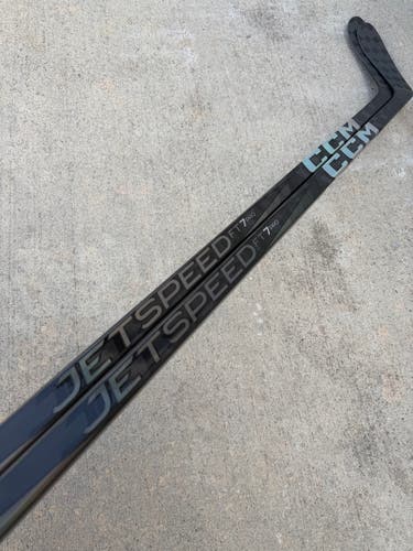 2 Pack CCM JETSPEED FT7 PRO Pro Stock Hockey Stick Grip P28T 85 Flex Left 2053