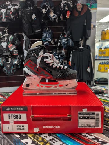 CCM JetSpeed FT680 Hockey Skates Regular Width Size 5 (New)