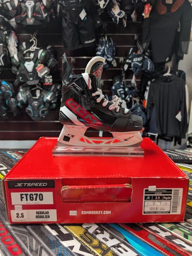 CCM JetSpeed FT670 Hockey Skates Regular Width Size 2.5 (New)