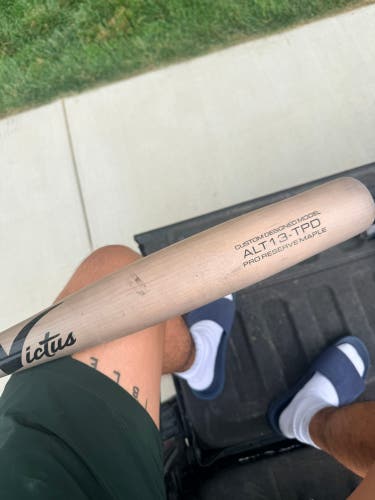 2025 Victus Torpedo Maple Bat (-3) 30 oz 33" (New)