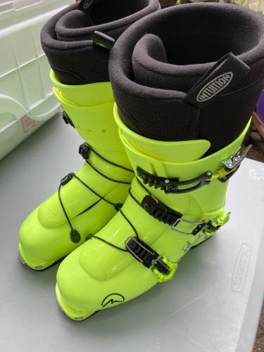 Mondo 27 & 27.5 Men's Roxa R3 130 Ti I.R. Ski Boots (Used)
