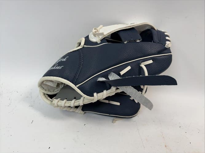 Franklin MLB New York Yankees Baseball Glove, RHT, 9.5"
