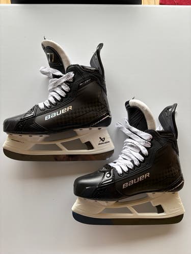 PRO STOCK Black 2024 Bauer Supreme Shadow brand new Hockey Skates Regular Width Size 7.0
