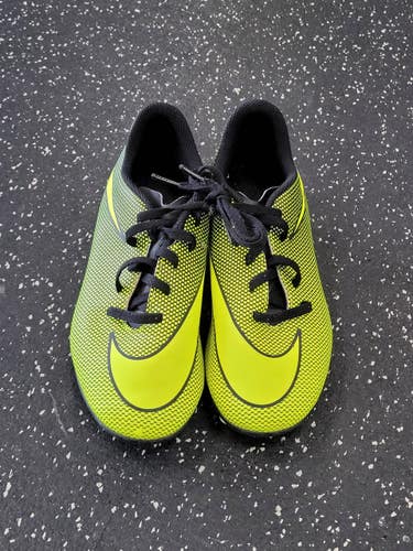 Used Nike BRAVATA II Soccer Cleats Black And Optic Yellow Junior 04.5 11849-S000040768