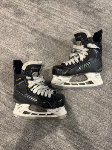 2015 Bauer Supreme 170 Hockey Skates Regular Width Size 2 (Used)