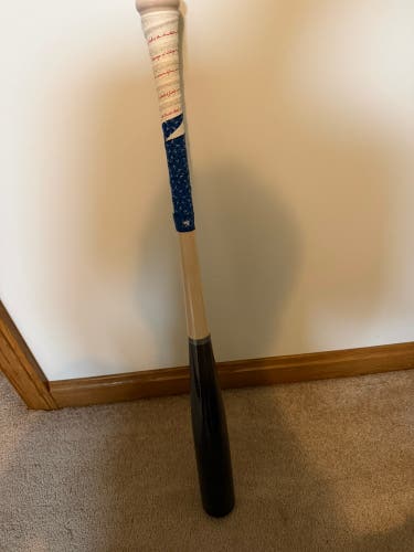 Marucci AM22 Maple Bat (-3) 29 oz 32" (New)