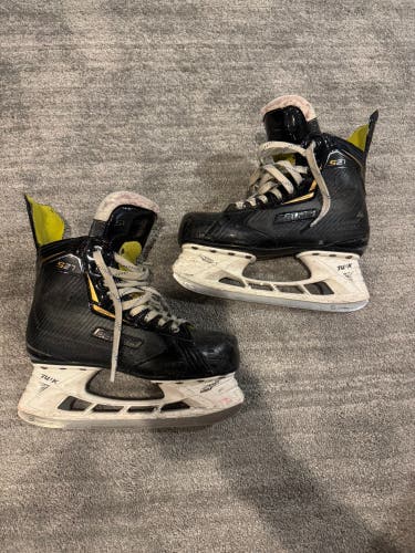 2018 Bauer Supreme S27 Hockey Skates Regular Width 6 (Used)
