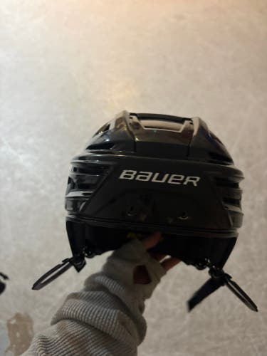 Medium Bauer Re-Akt 150 Helmet (Used)