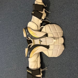 Large Vaughn Epic 8400 Goalie Chest Protector (Used)