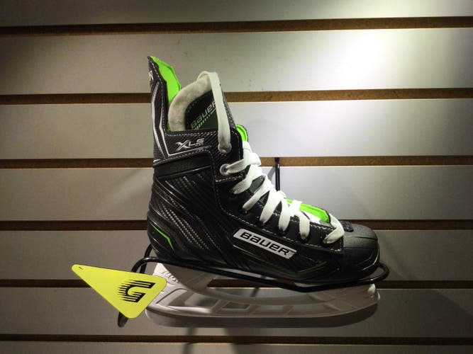 Bauer XLS Hockey Skates Regular Width Size 2 (Used)