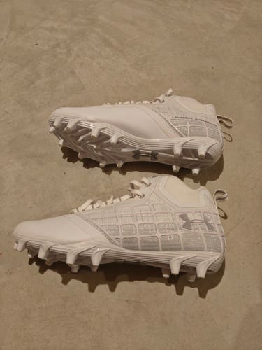 White Men's Adult Size M 10.0 (W 11.0) Under Armour Low Top Molded Cleats (Used)