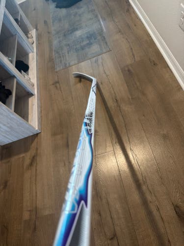 Senior Bauer Vapor Flylite Right Handed Hockey Stick P28 77 Flex (New)