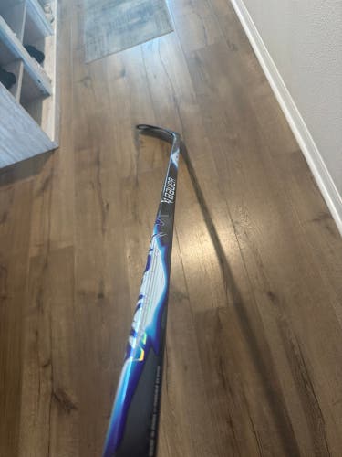 Senior Bauer Vapor Flylite Right Handed Hockey Stick P28 70 Flex (New)