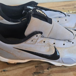 Gray Men's Size M 11.5 (W 12.5) Adult Nike Low Top Molded Cleats (Used)